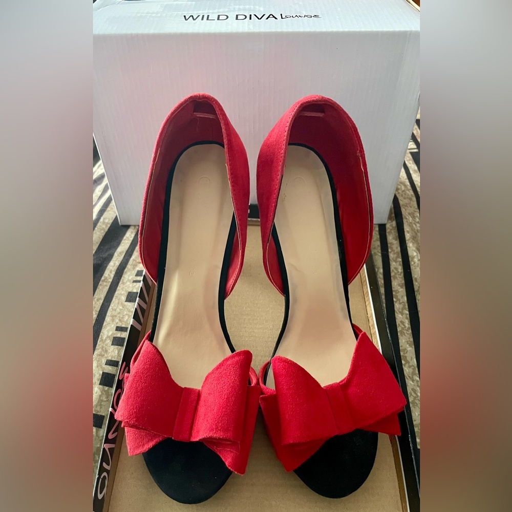 Red Bow Heels